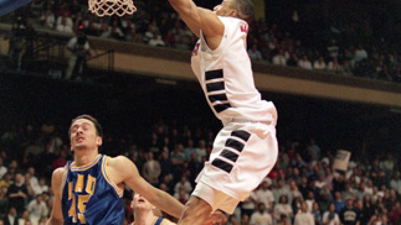 Sports Vault No 1 Uc Was Riding High In March 2000 And Then Kenyon Martin Broke His Leg