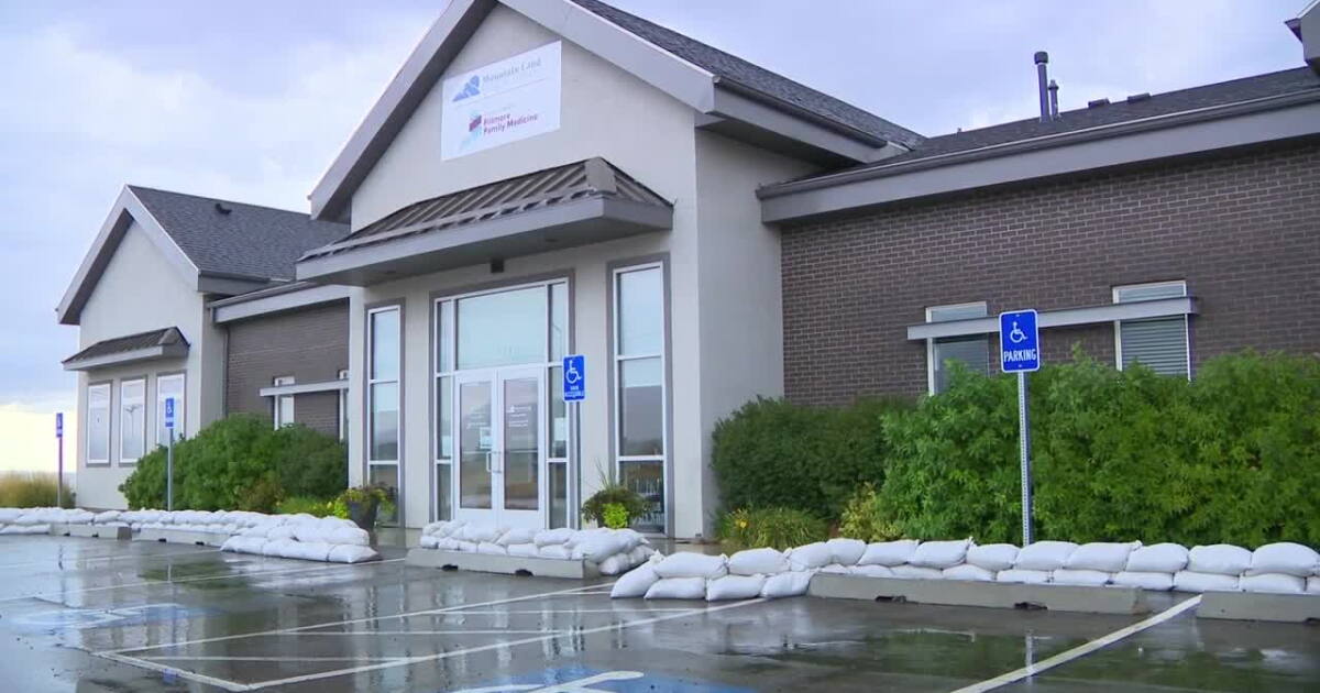 Fillmore residents fill their sandbags as recent downpour threatens to flood