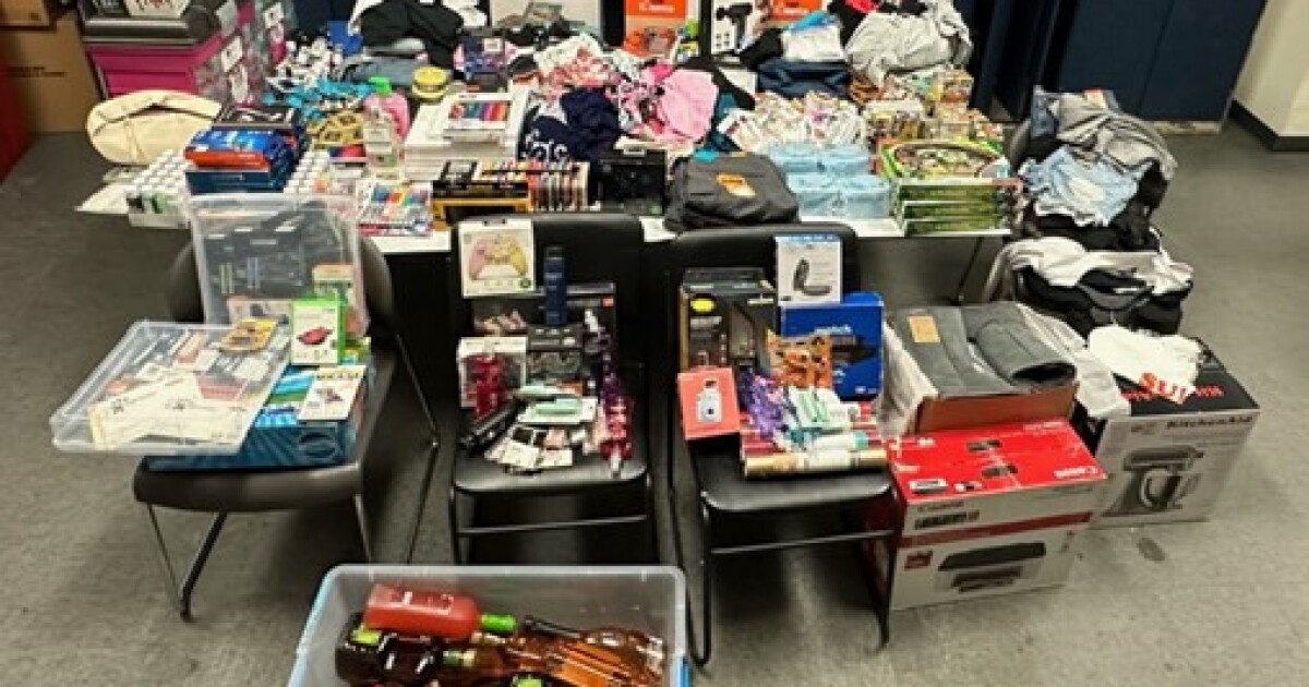 4 people arrested for allegedly stealing $10,000 worth of store merchandise - Vimarsana News