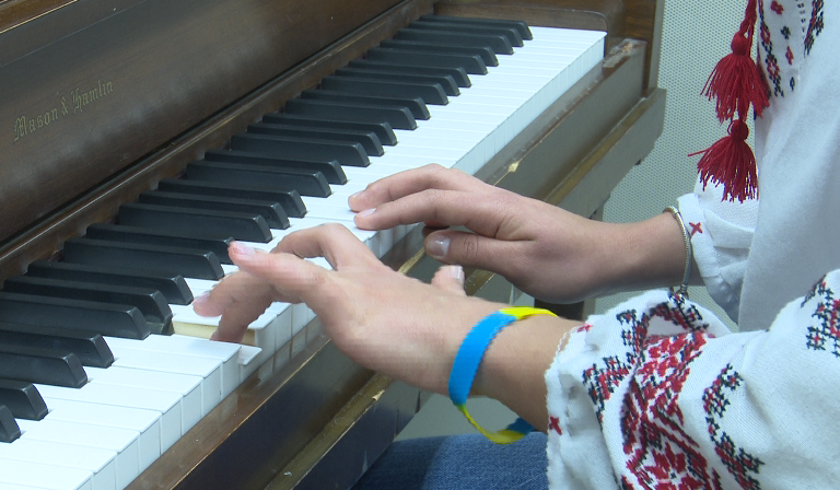 'I just want to speak with my mother': UW-Green Bay exchange student is waiting to hear from her family in Ukraine