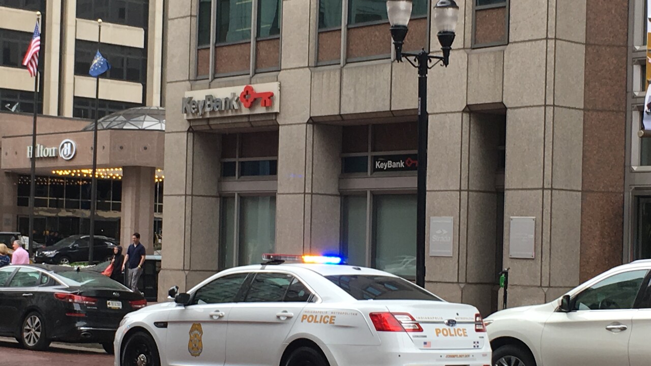 Police investigate robbery at downtown Indianapolis bank