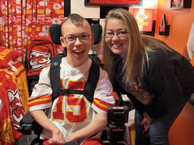 KASEY CHRISTENSEN AND MOM KERI 