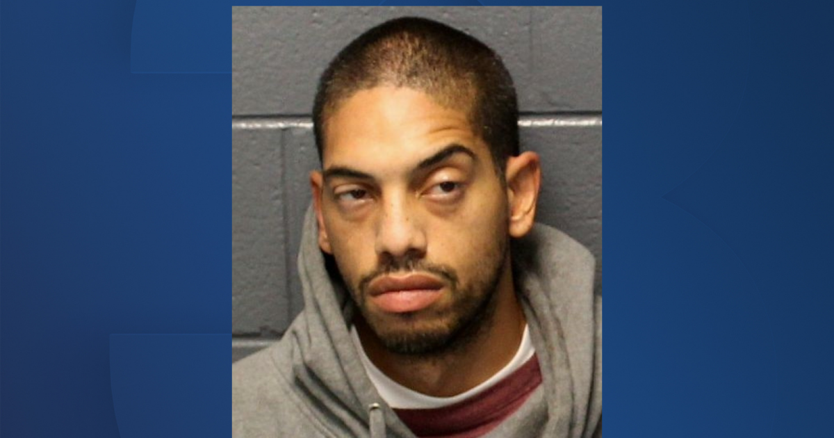Hampton Police search for bank robbery suspect accused of passing note ...
