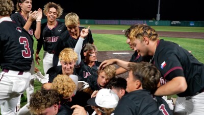 London celebrates State Semifinal victory over Huntington