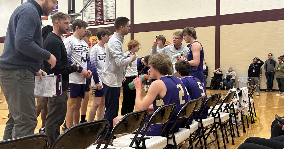 Schoolcraft holds off Parchment, remains tied atop the Valley