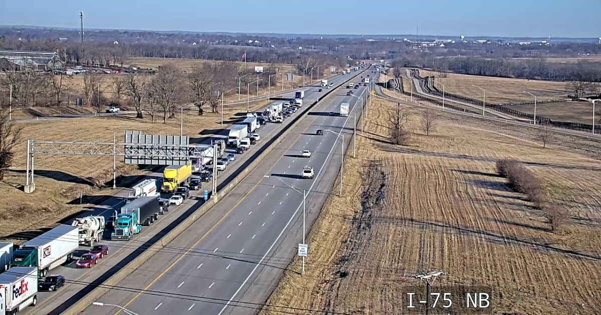 Traffic backup on I-75 southbound near mile marker 118 due to semi crash