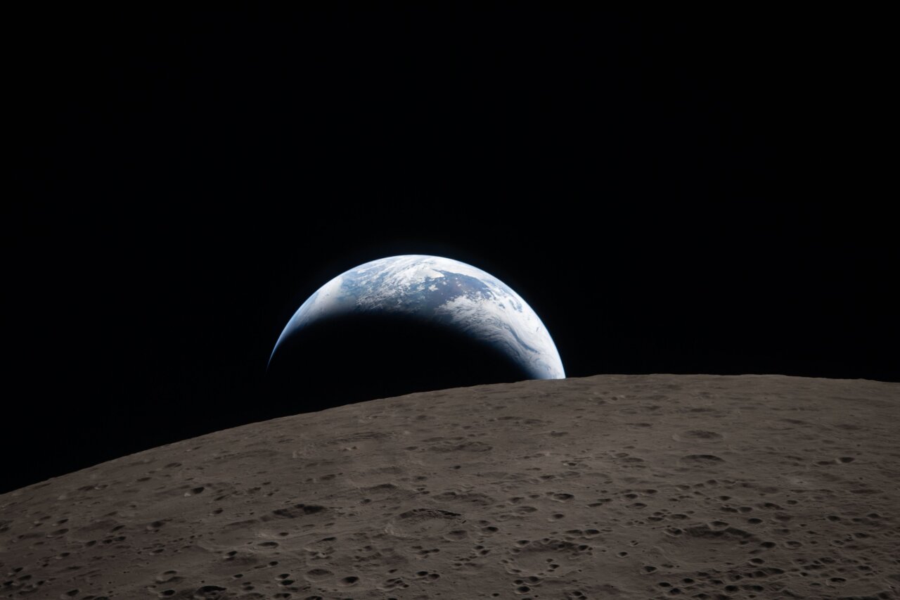 An image of an Earthrise from the Artemis II crew.