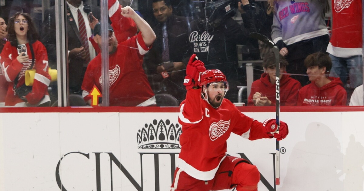 Dylan Larkin scores 200th career goal in Red Wings' victory over Golden