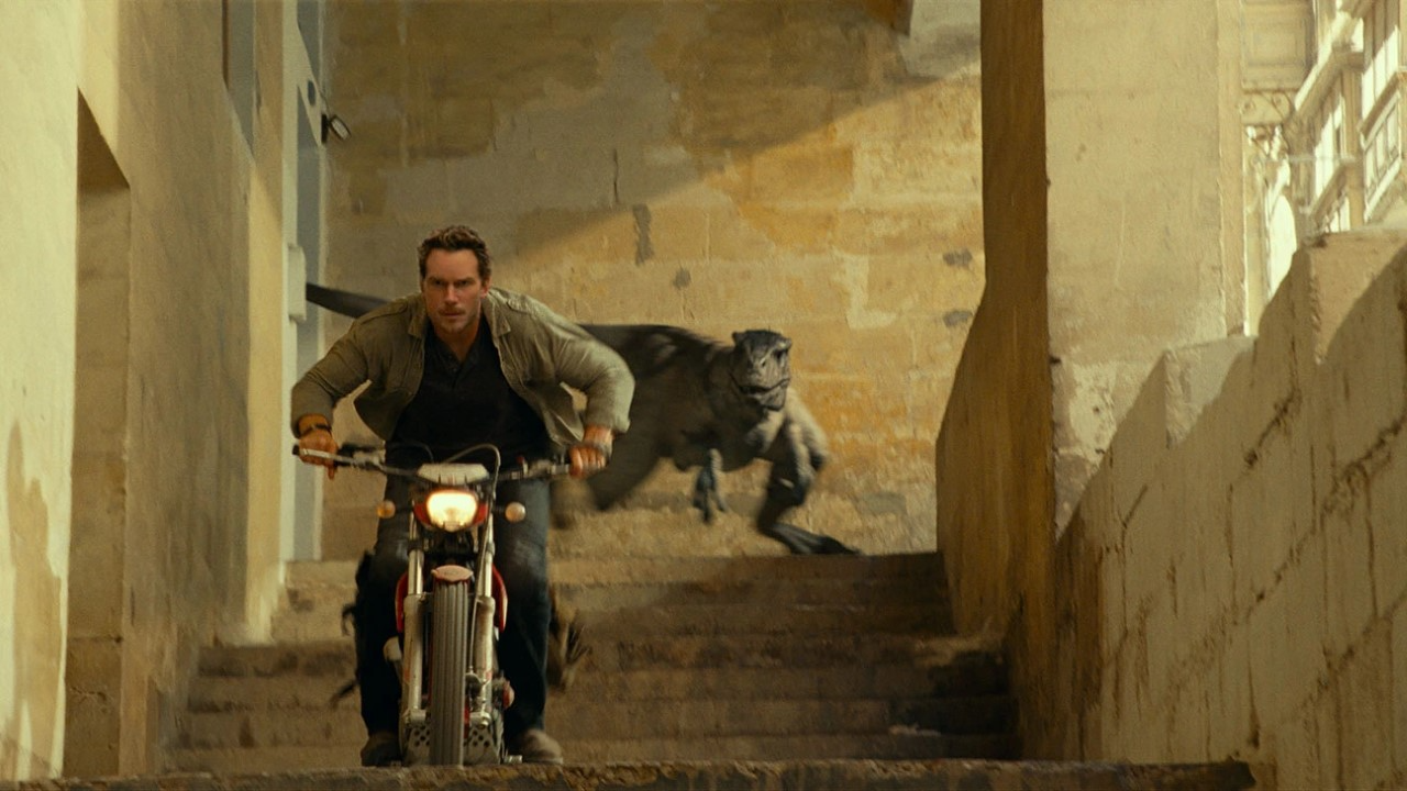Chris Pratt chased by dinosaur in 'Jurassic World: Dominion'