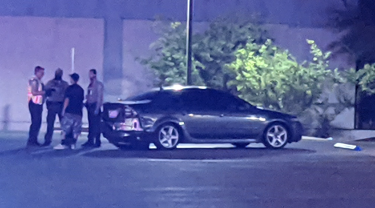 Car plows into Circle K in Surprise