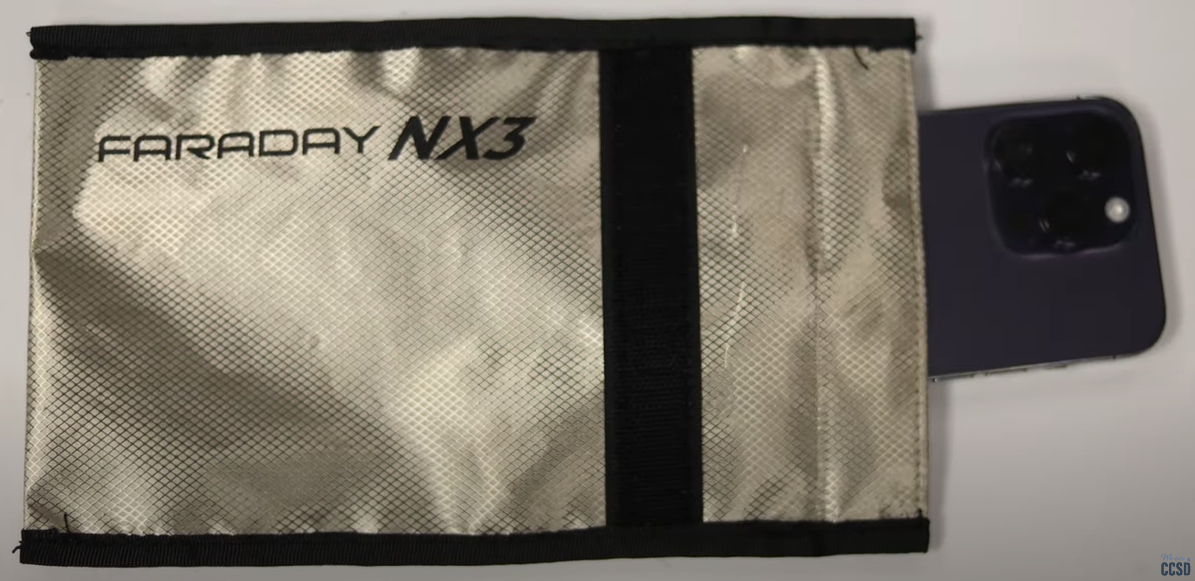 Non-locking, signal-blocking pouches