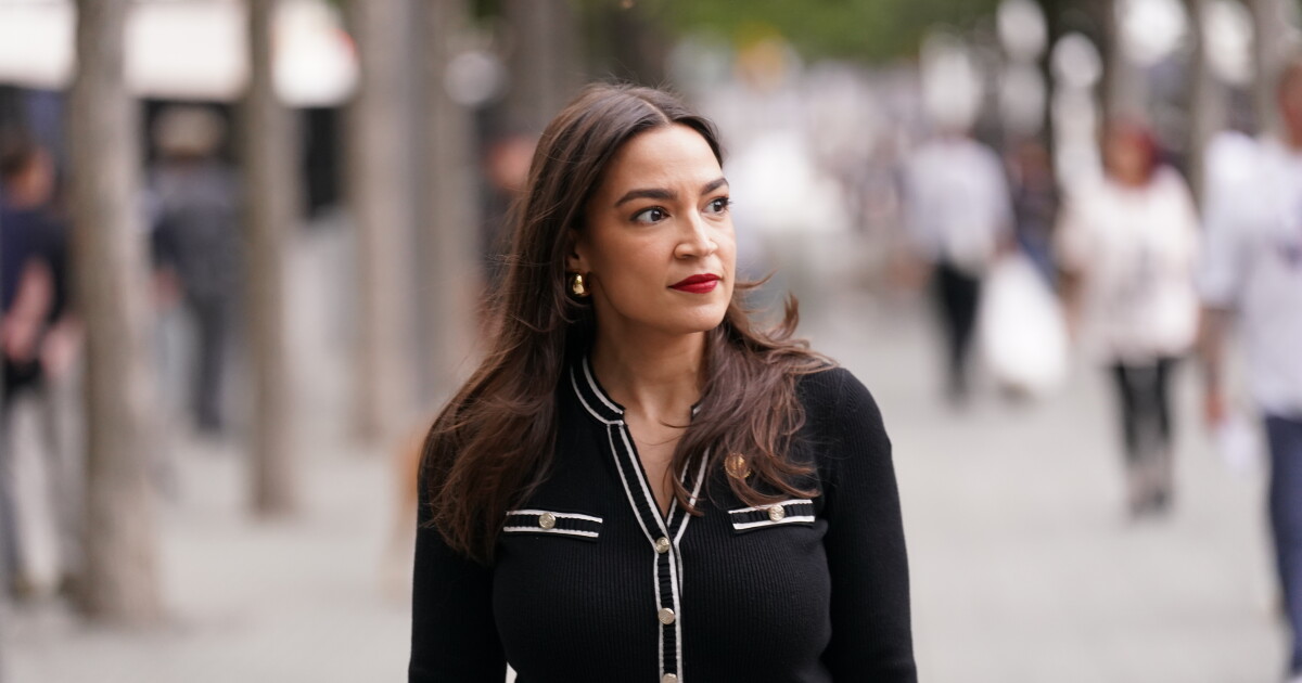 Alexandria Ocasio-Cortez wirbt in Michigan für den progressiven Politiker ...