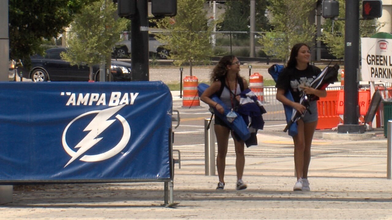 Tampa-Bay-Lightning-Fans-000.jpg