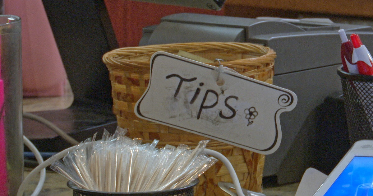Montanans earning tips will be required to report them on state taxes - Vimarsana News