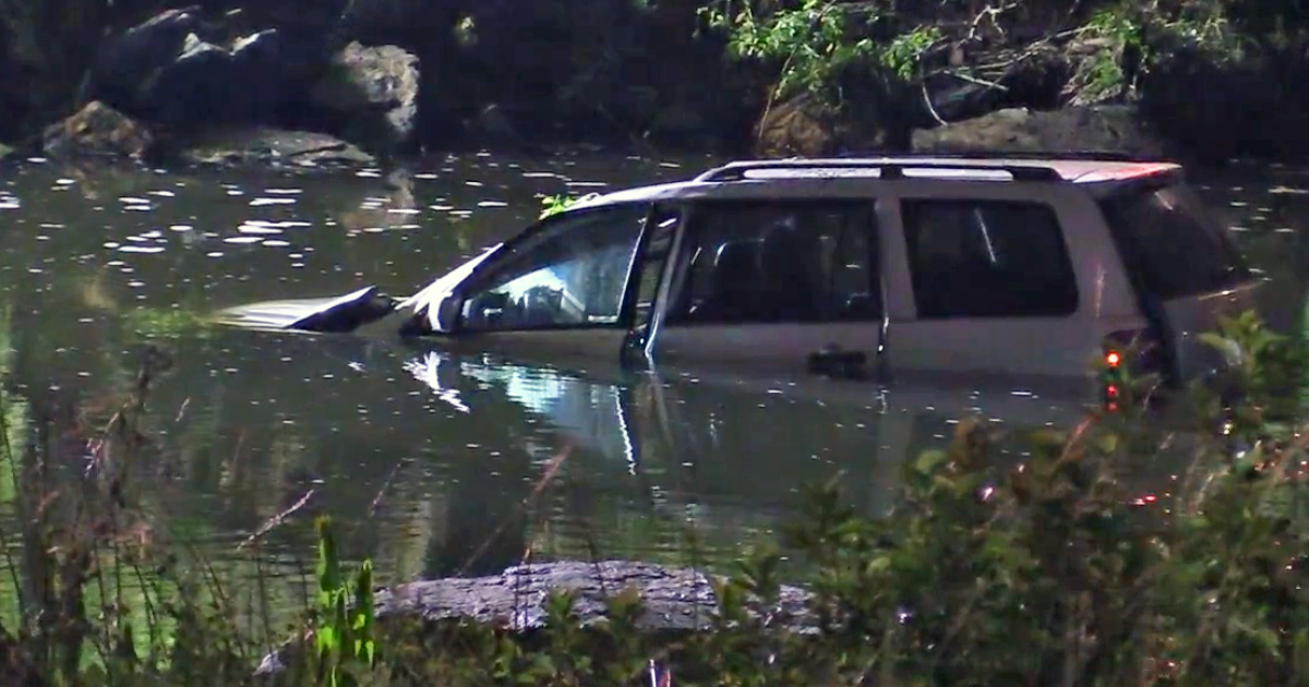Driver seriously injured after SUV crashes into Platte River in Denver