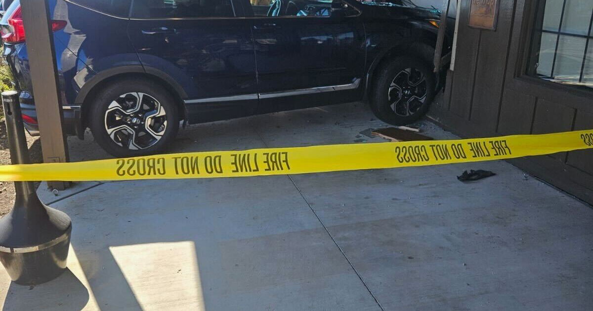 Car crashes into Cracker Barrel in London, Kentucky - Vimarsana News