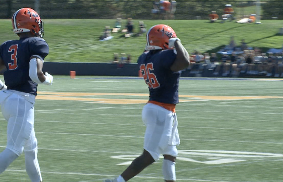 Kenyea Houston flexes after a touchdown