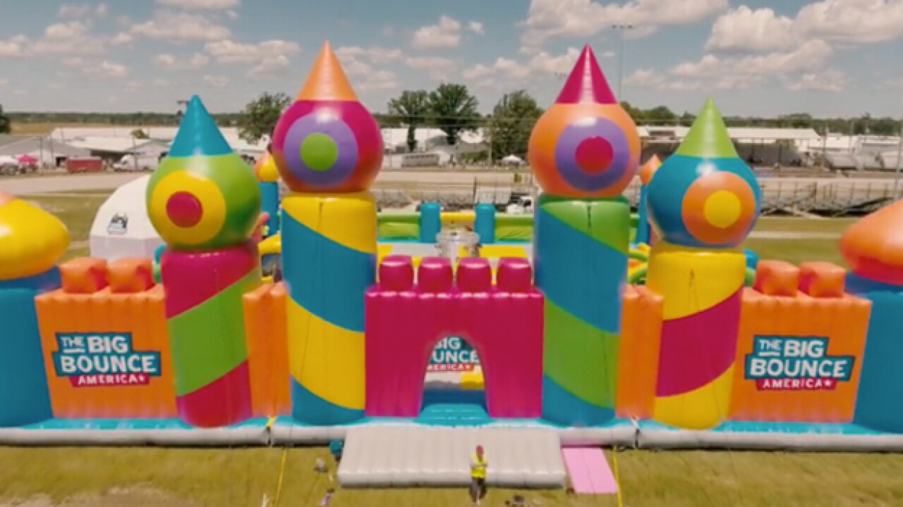 Largest Inflatables World's Biggest Bounce House To Visits Nashville
