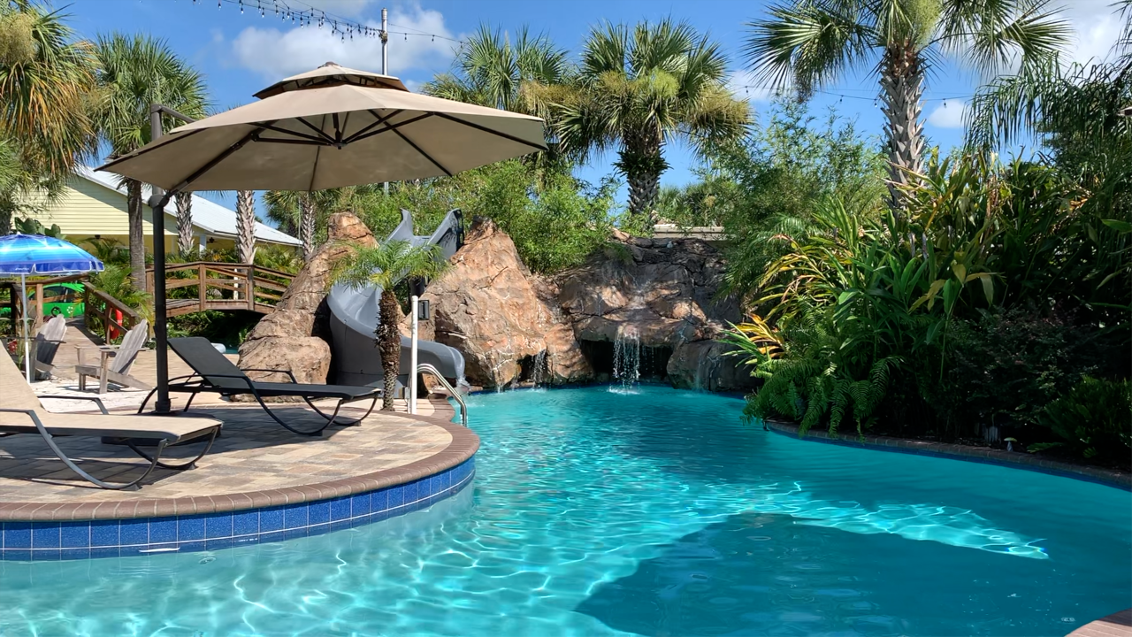 Dade City unusual home pool.png