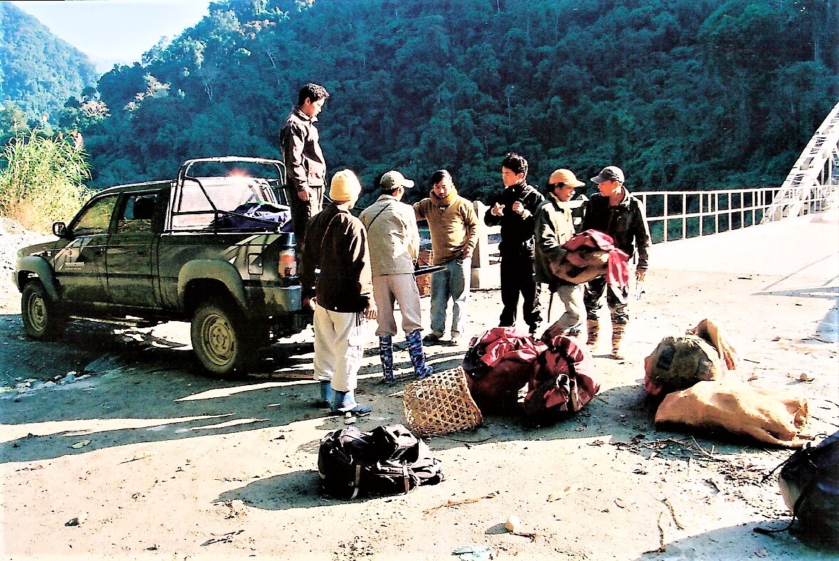 36 Sorting loads at roadhead.jpg