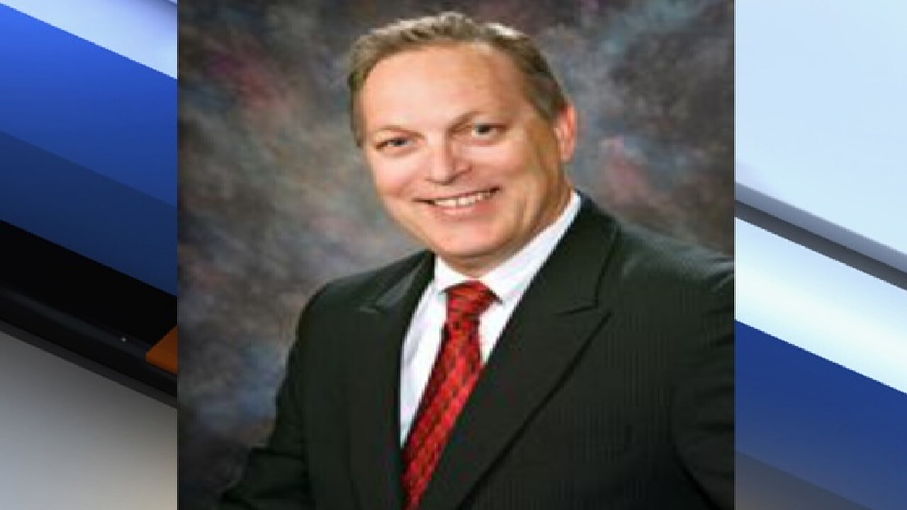 Andy Biggs gets applause, boos during town hall