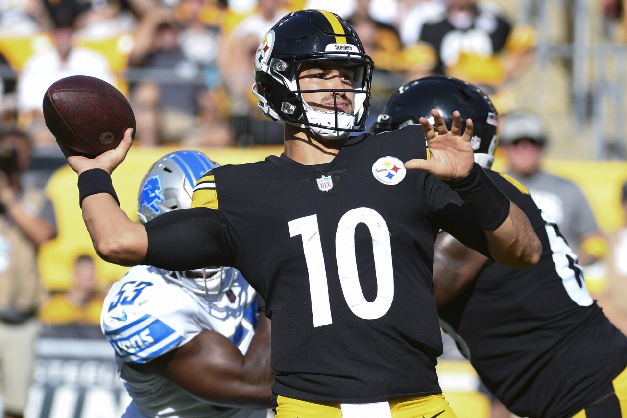 Pittsburgh Steelers QB Mitch Trubisky throws during preseason game vs. Detroit Lions, Aug. 28, 2022