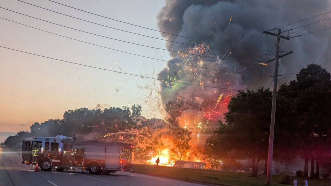 Broken Arrow firefighters respond to fire at fireworks stand
