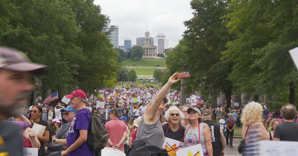 Tausende werden sich vor dem Kapitol von Tennessee zum „No Kings“-Protest ...