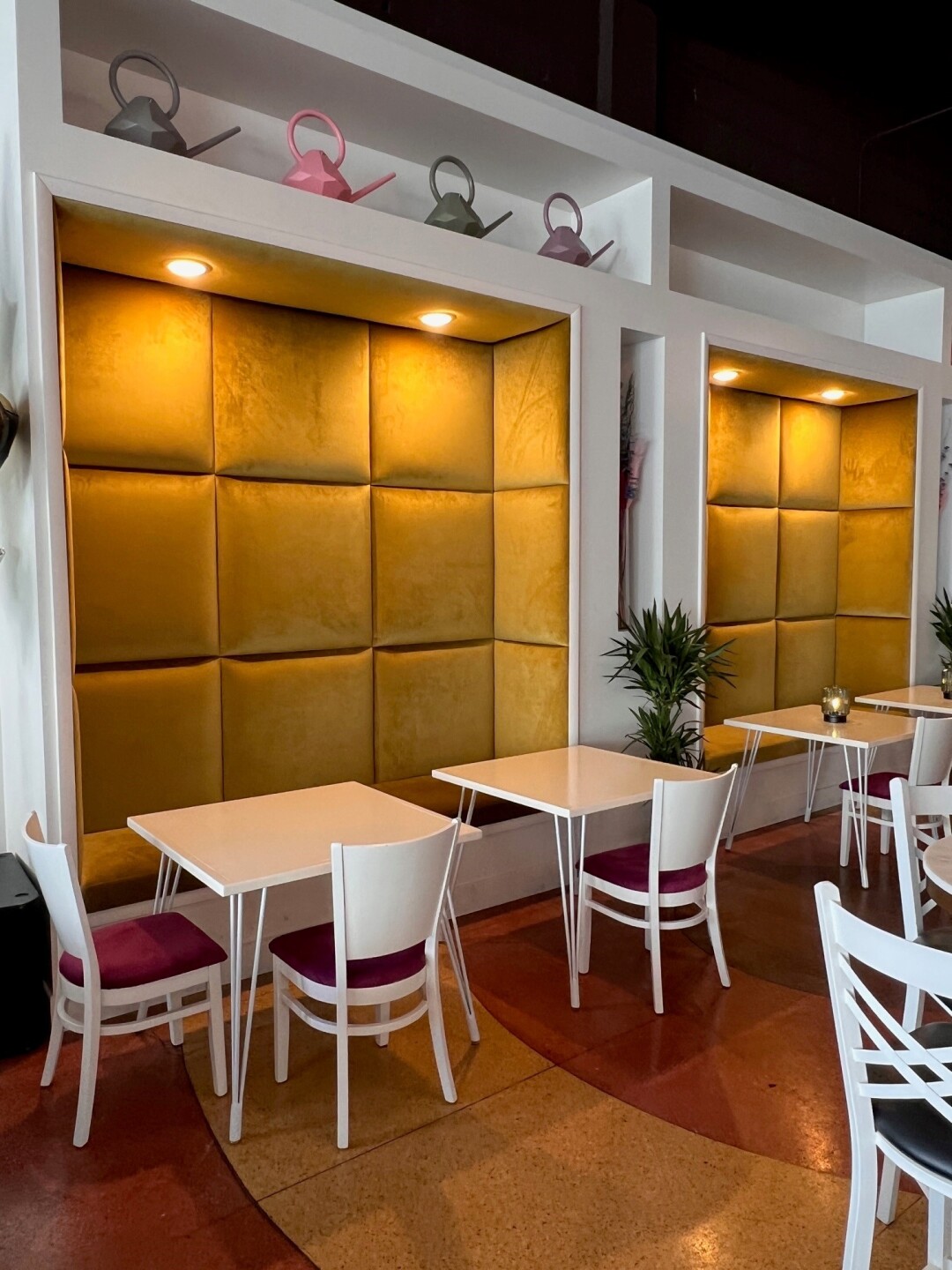 brasserie booths.jpg