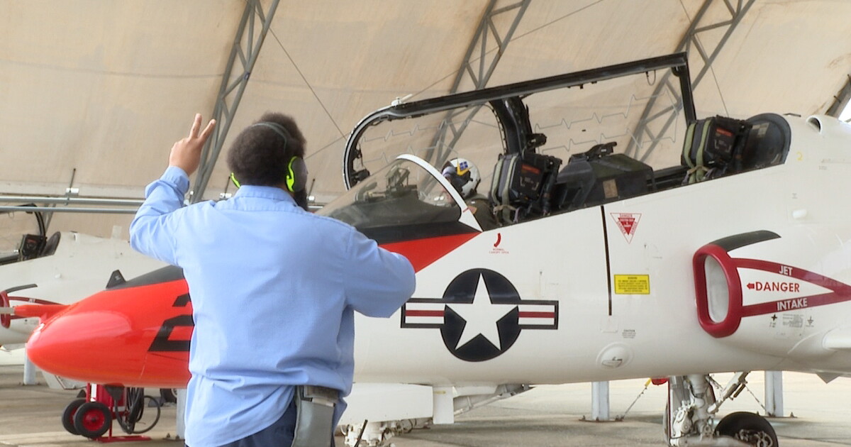 Training Air Wing 2 prepares to fly over the 2023 Orange Bowl - Vimarsana News