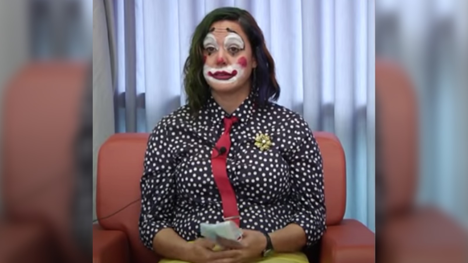 Video: Oregon health official wears clown make-up giving COVID-19 case update