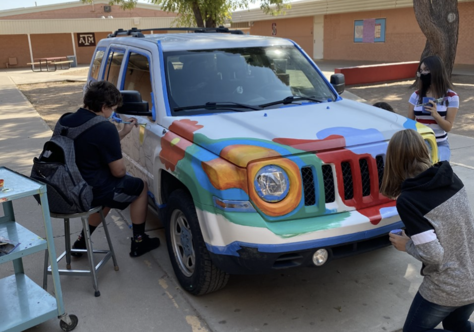 Mesa teacher lets students paint car
