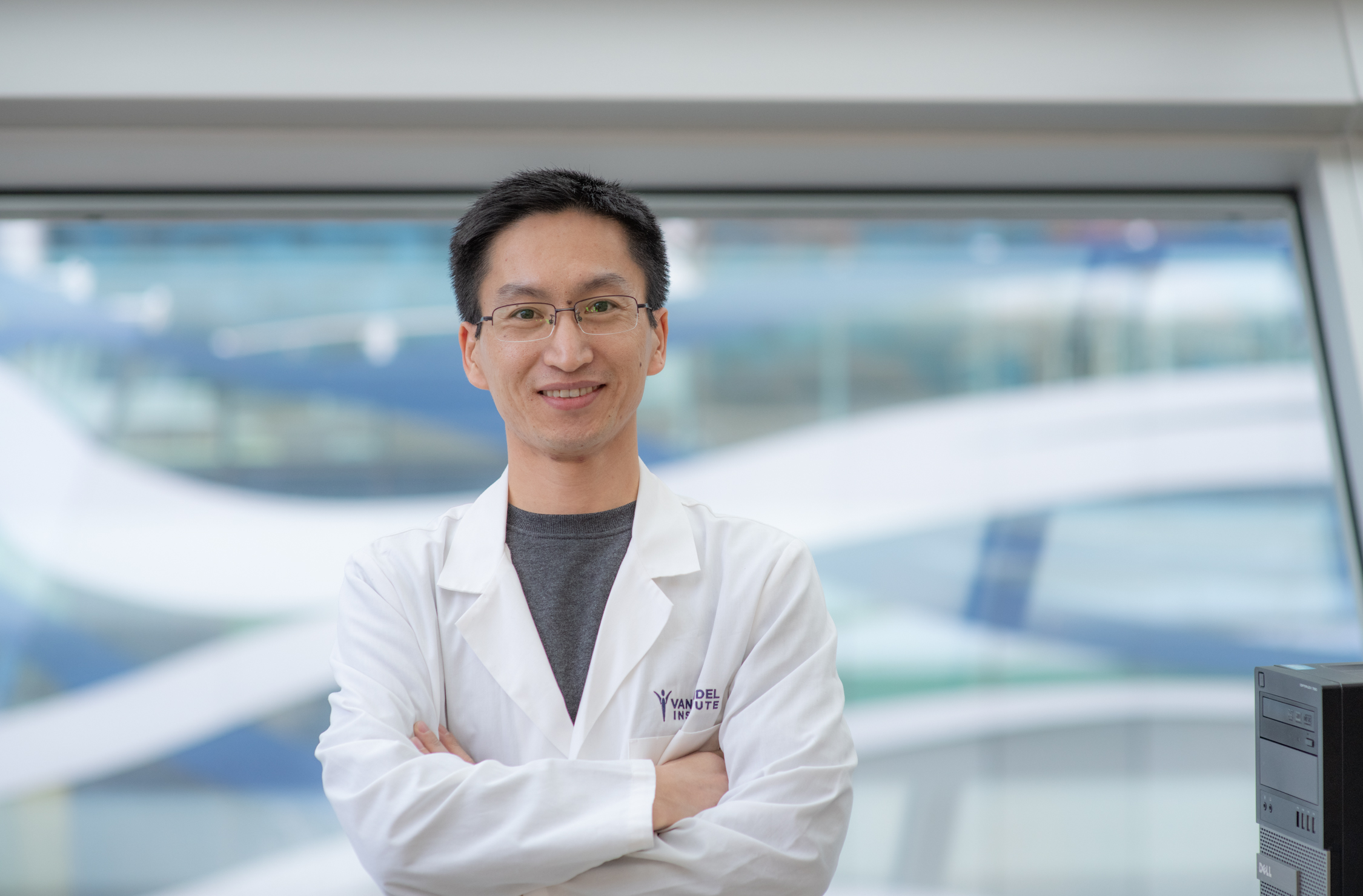 Dr Hong-yuan Chu Courtesy of Van Andel Institute.png