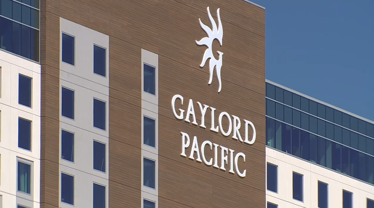 GAYLORD PACIFIC SIGN
