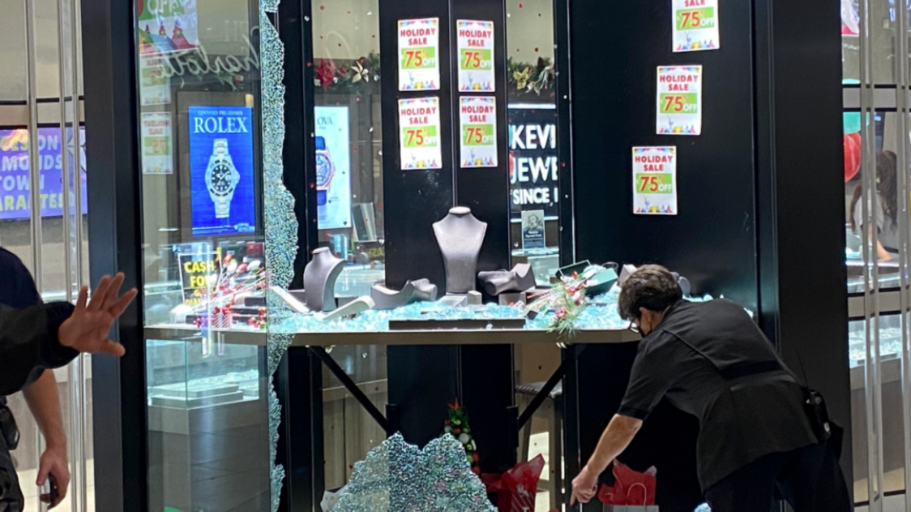 Valley Plaza Mall Burglary, Bakersfield