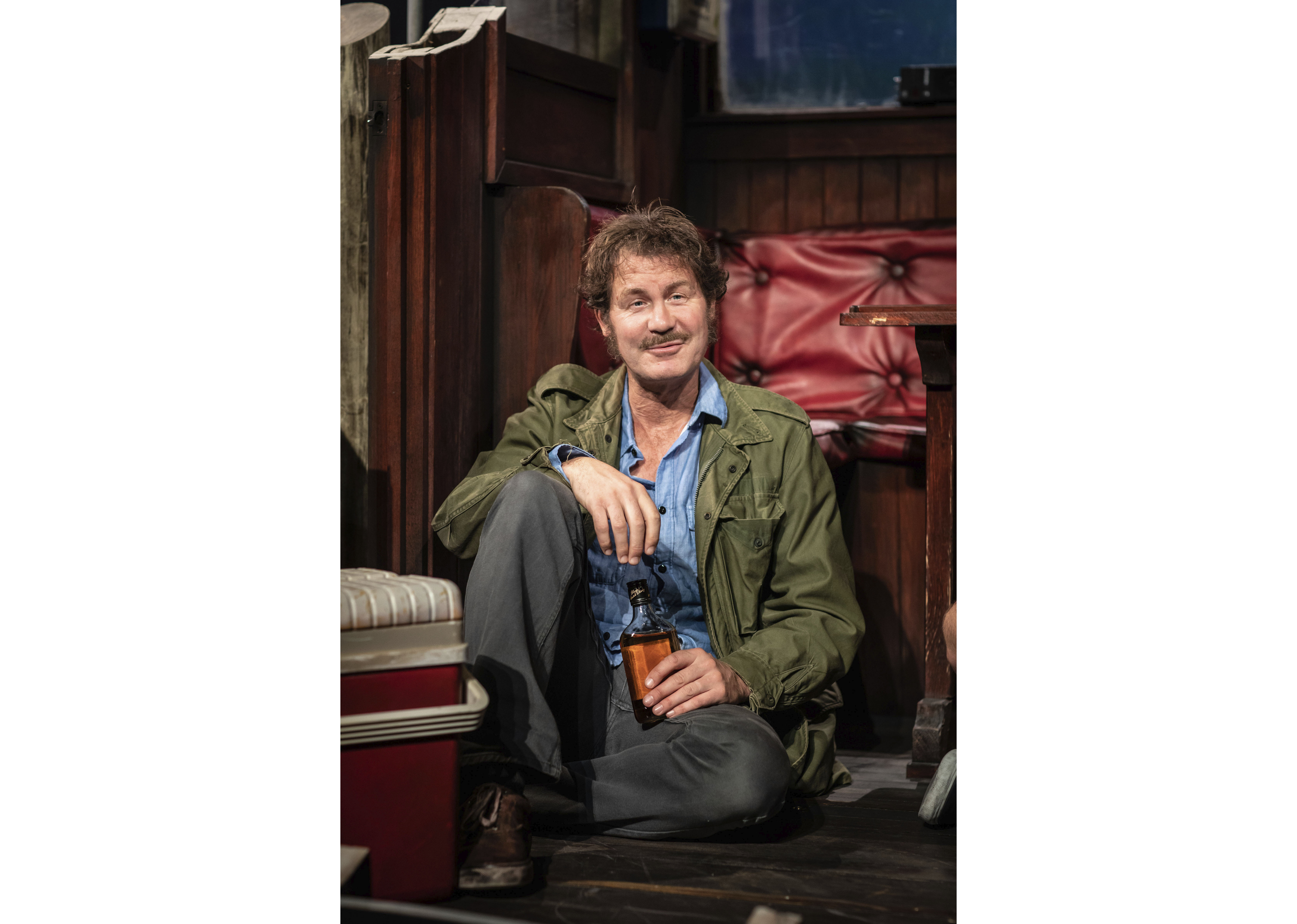Theater-Jaws Play