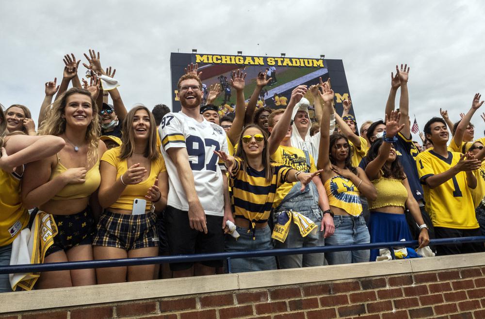 Michigan Stadium fans
