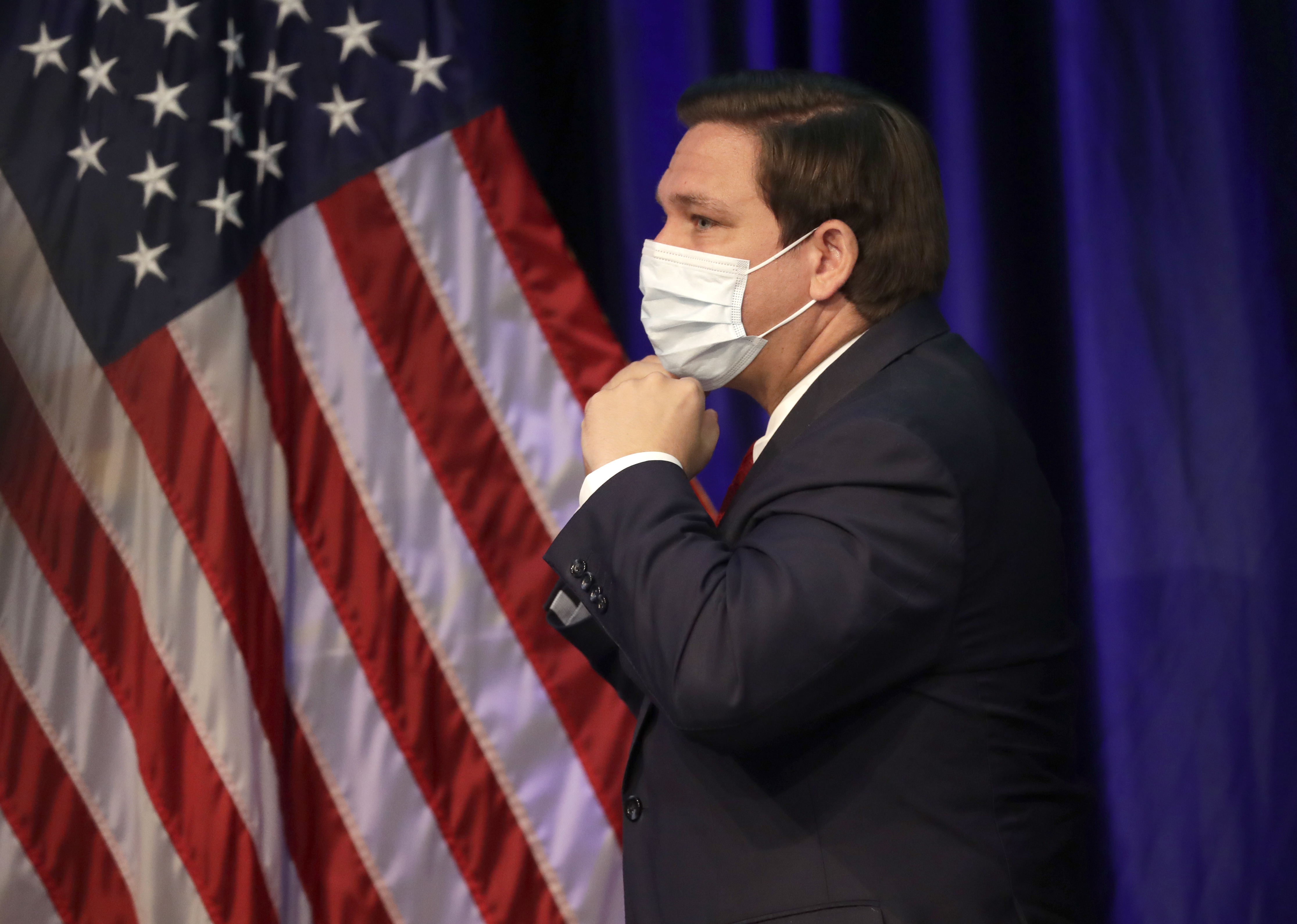 Gov. Ron DeSantis puts on mask, June 19, 2020