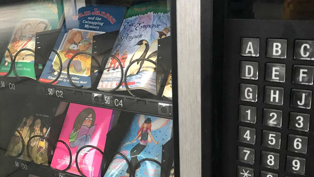 A vending machine at Umatilla Elementary School in Florida isn't dispensing sugary treats, fatty chips, or high-calorie sodas. It's dropping knowledge.