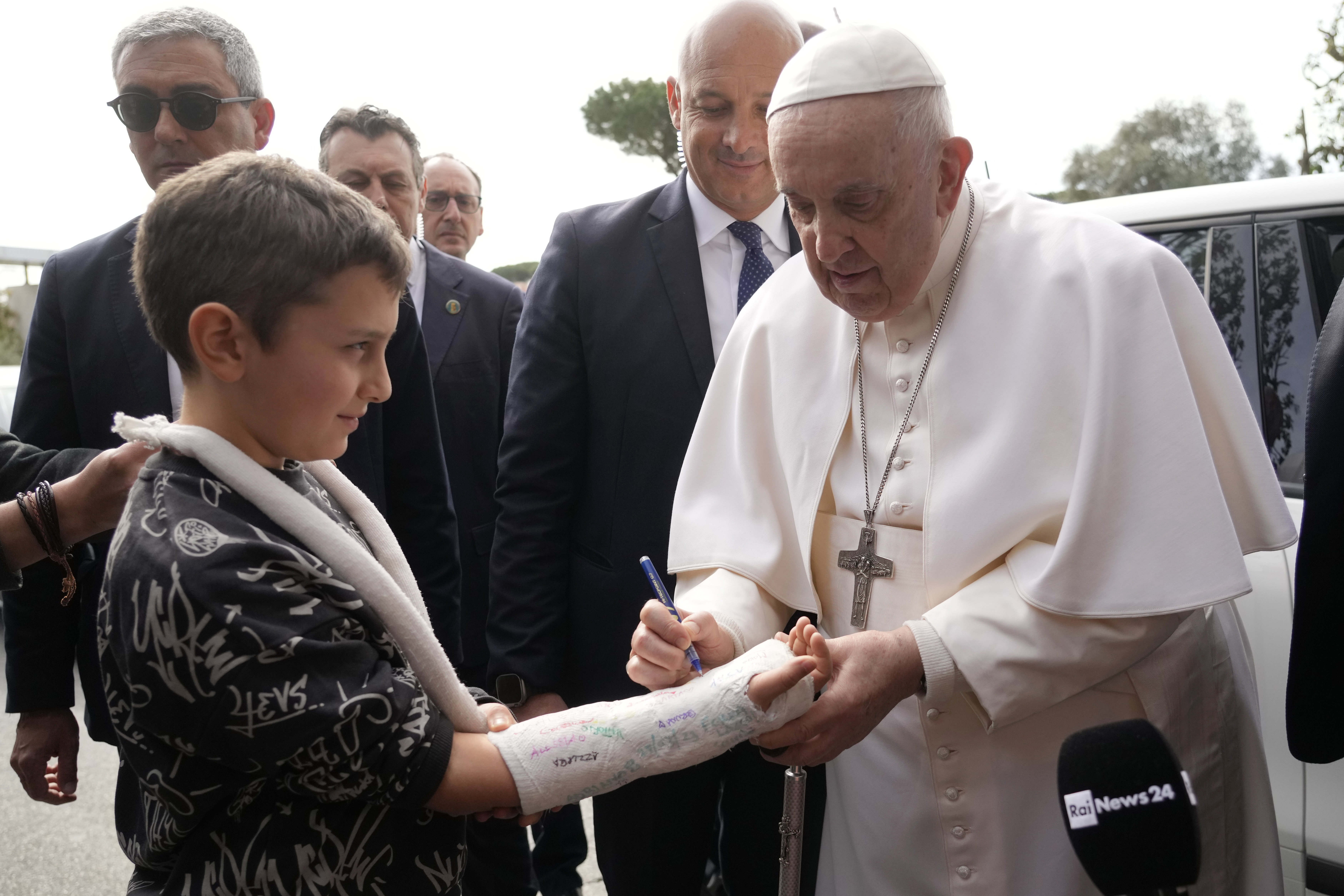 Pope Discharged from Hospital 