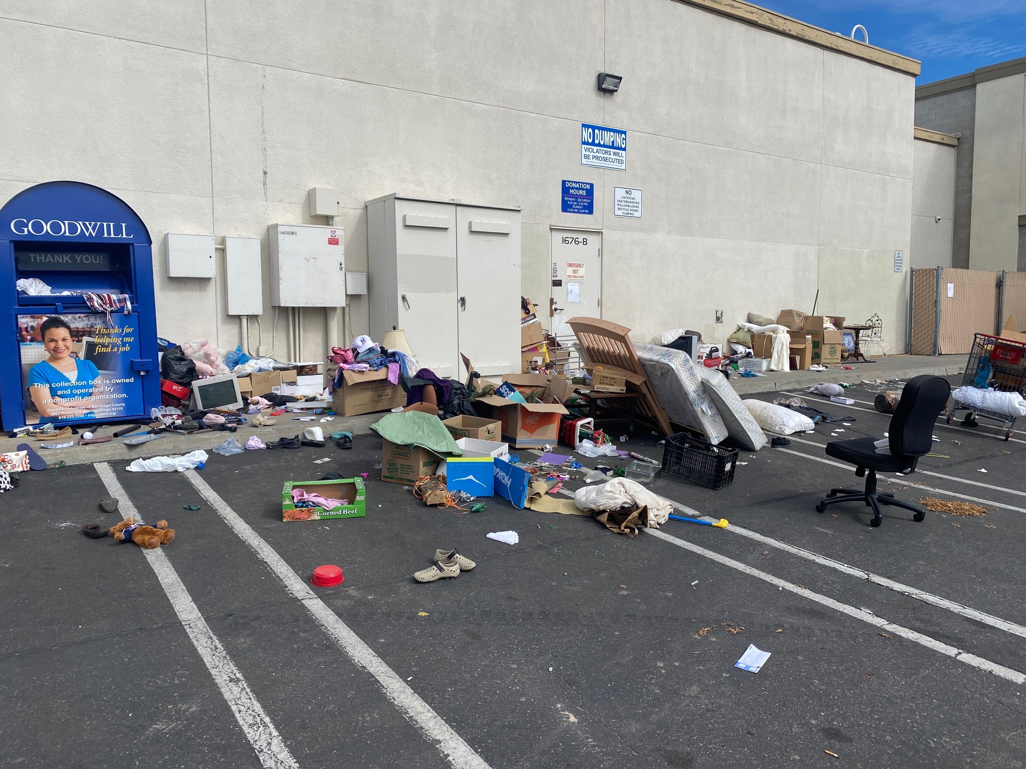 goodwill san diego dumping_4.jpg