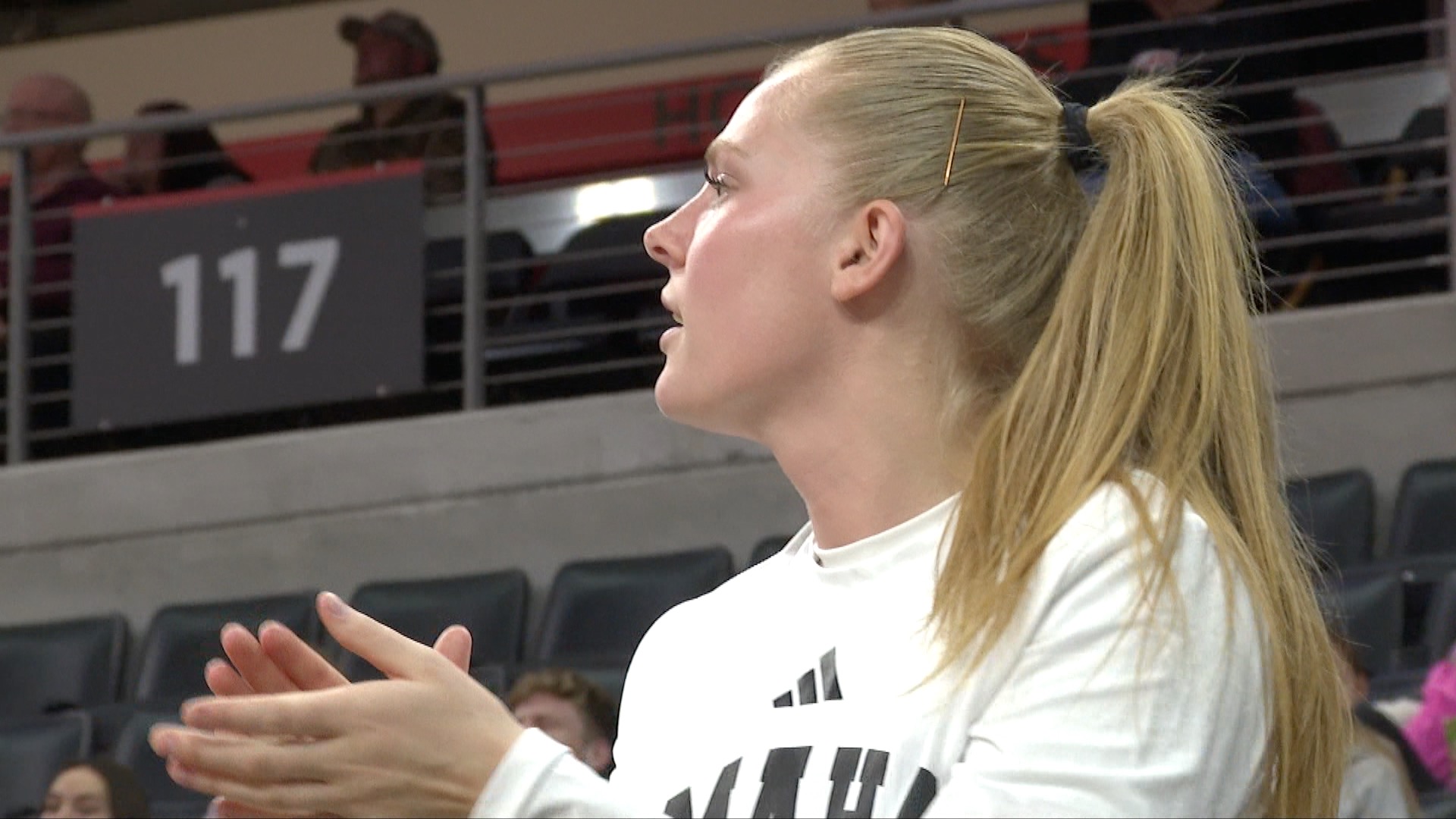 reilly palmer on omaha mavericks bench.jpg