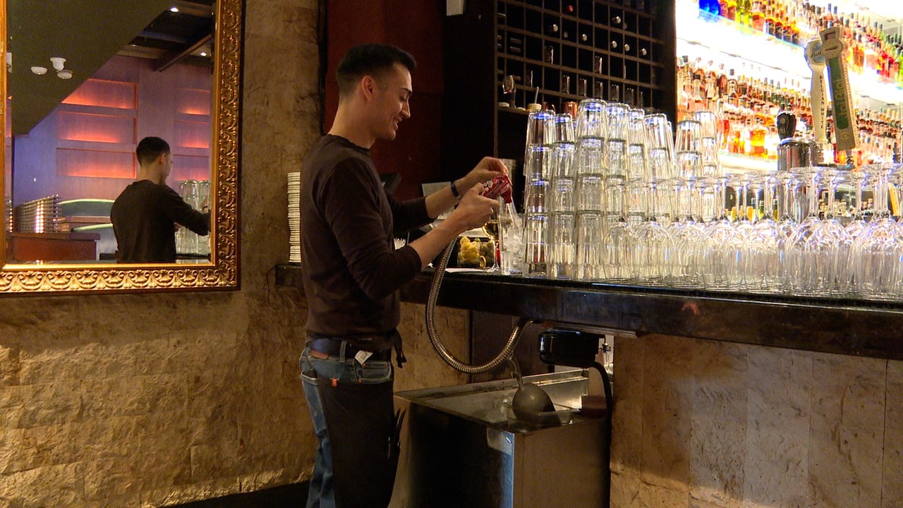 Arizona restaurant worker 