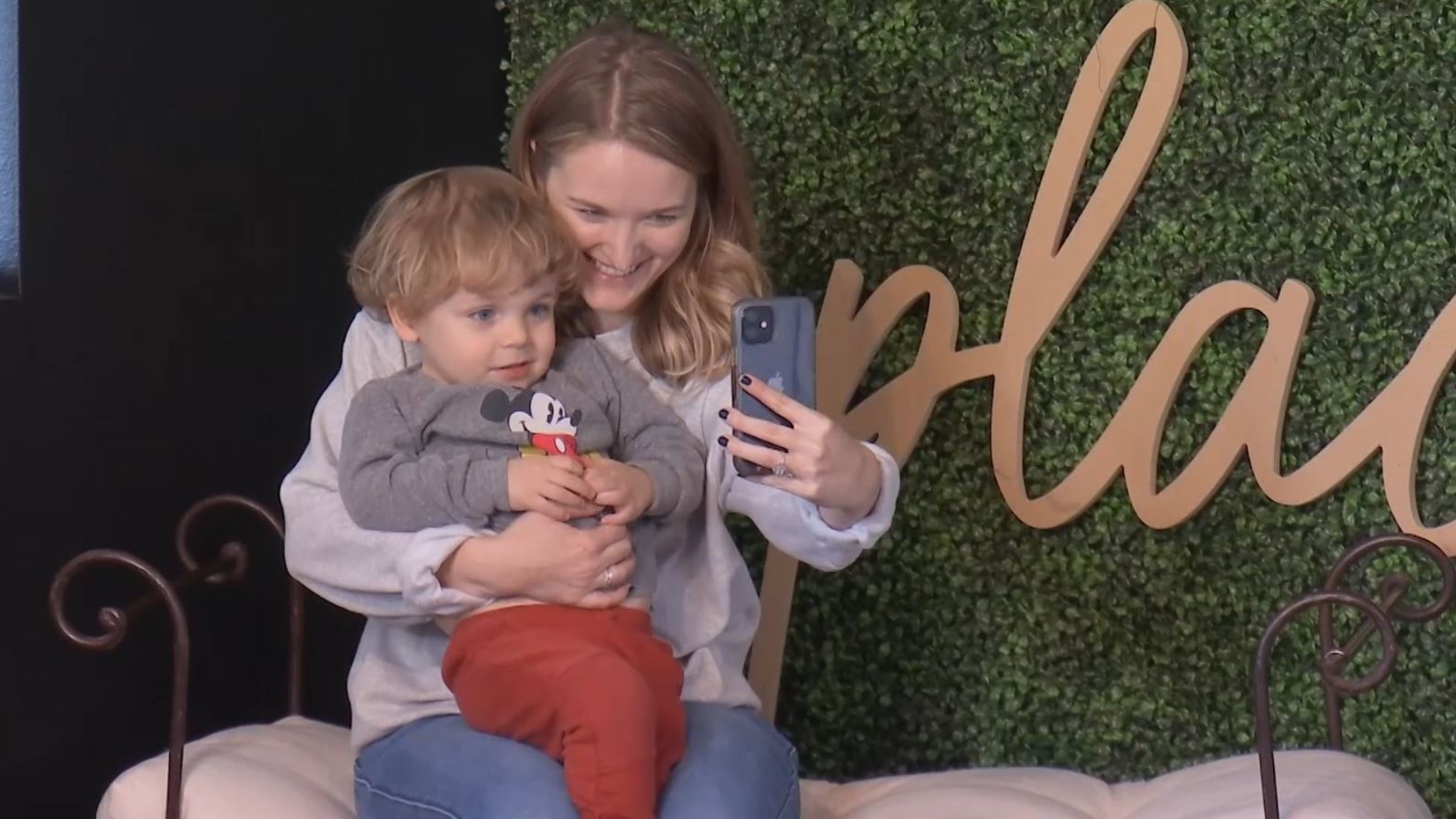 'Selfie studio' opens in Billings - Vimarsana News