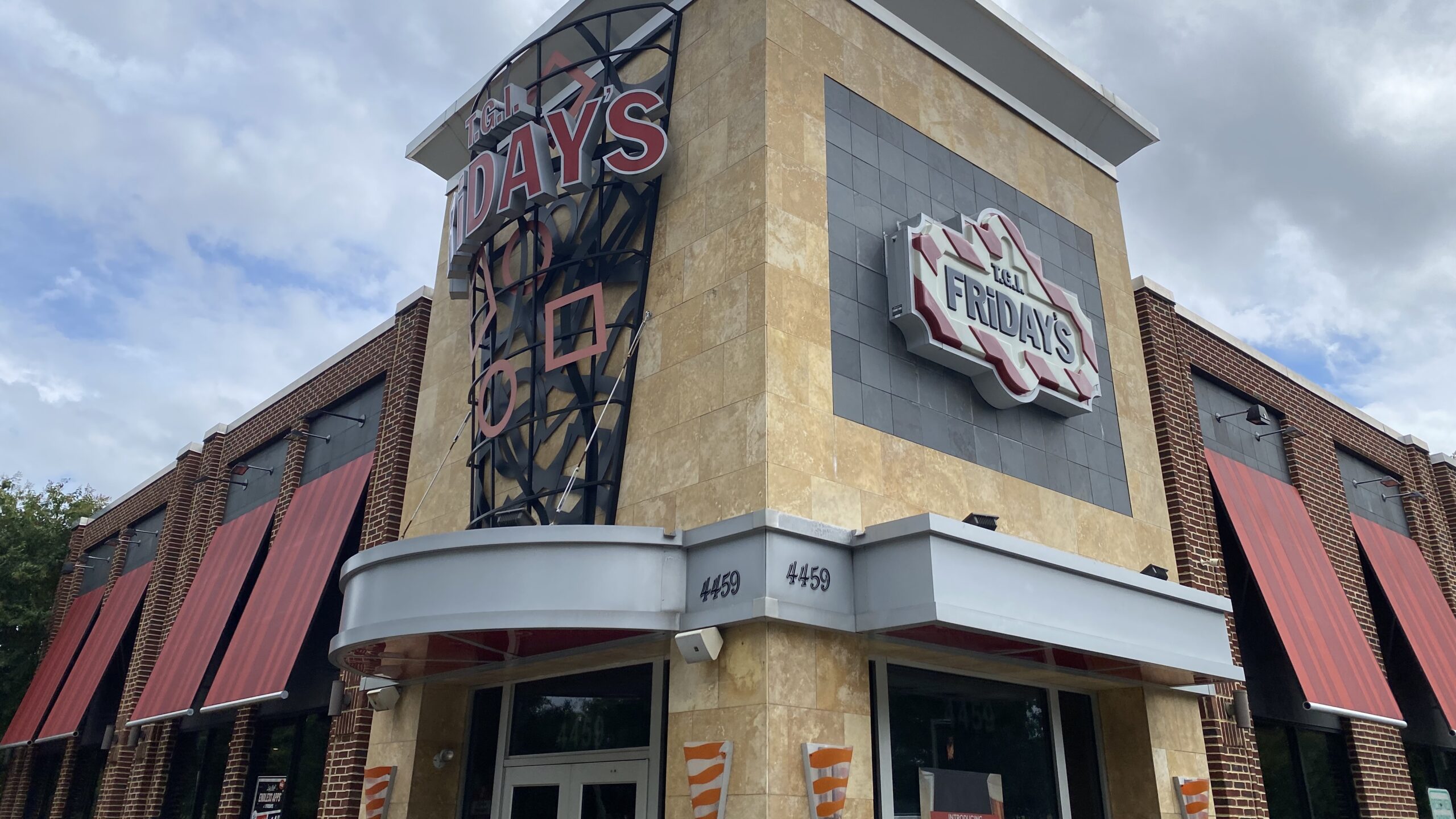 tgi-fridays-white-oak-scaled.jpg