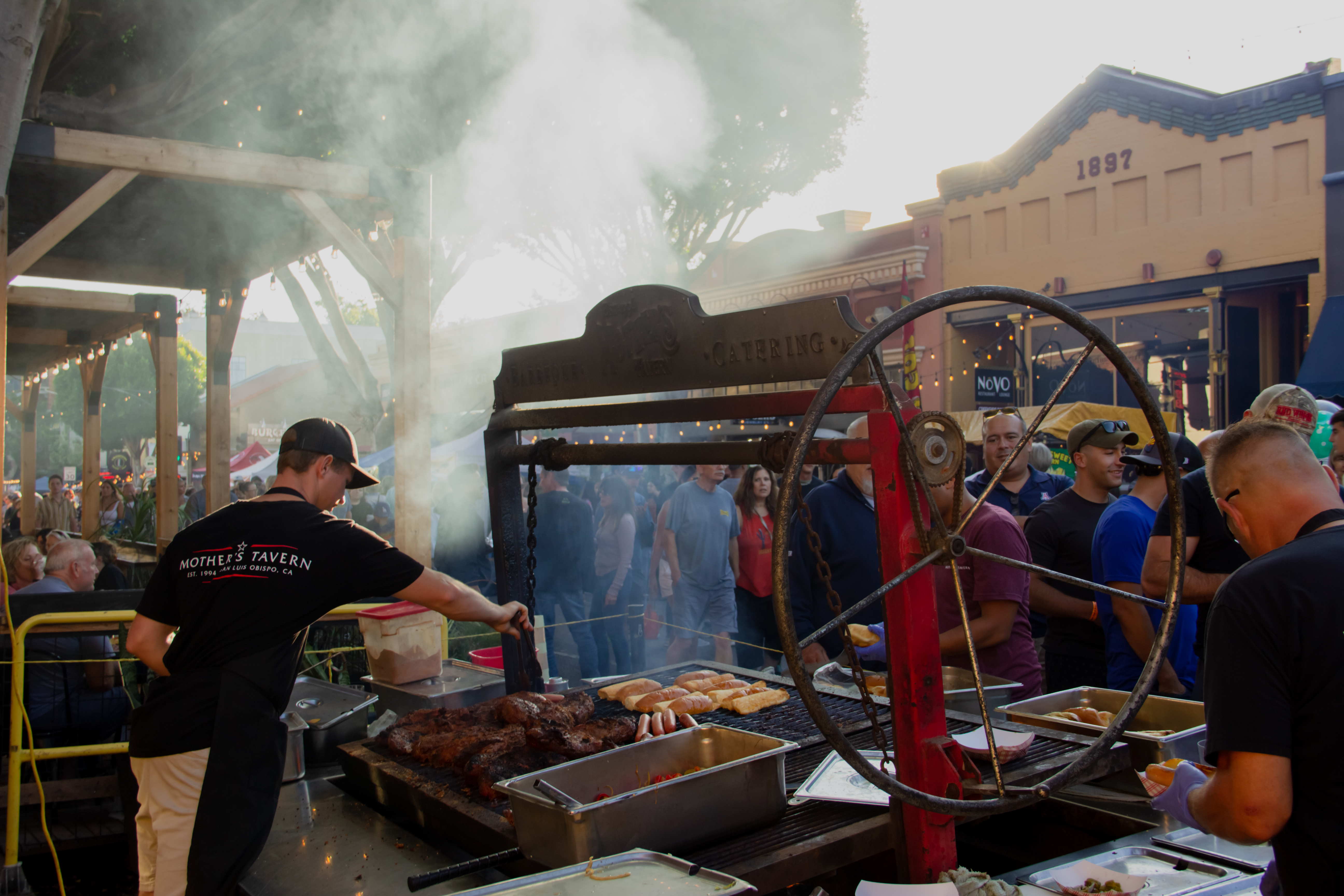 Downtown SLO Farmers Market_FarmersMarket-081-Mother's Tavern.jpg