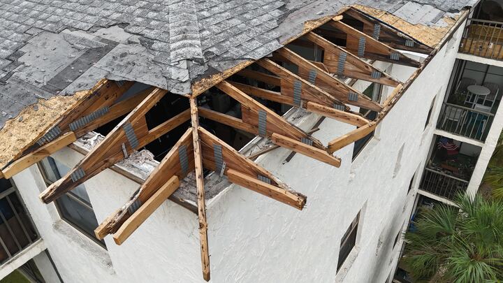 Bradenton woman can't get answers after apartment roof was destroyed, leaving bedroom exposed 