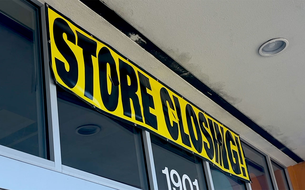 Store closing sign 