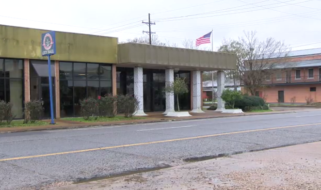 Ville Platte City Hall.PNG