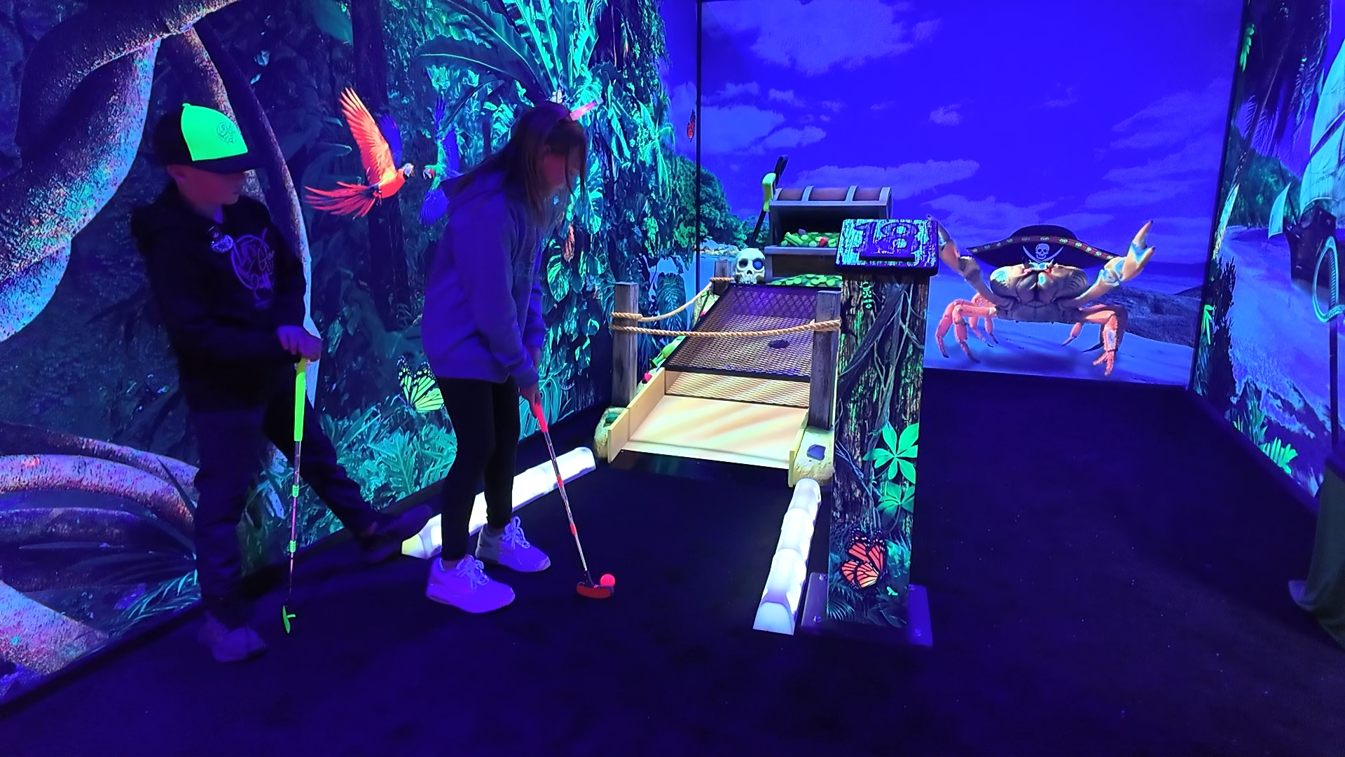 Let's Glow Putt opens in Billings